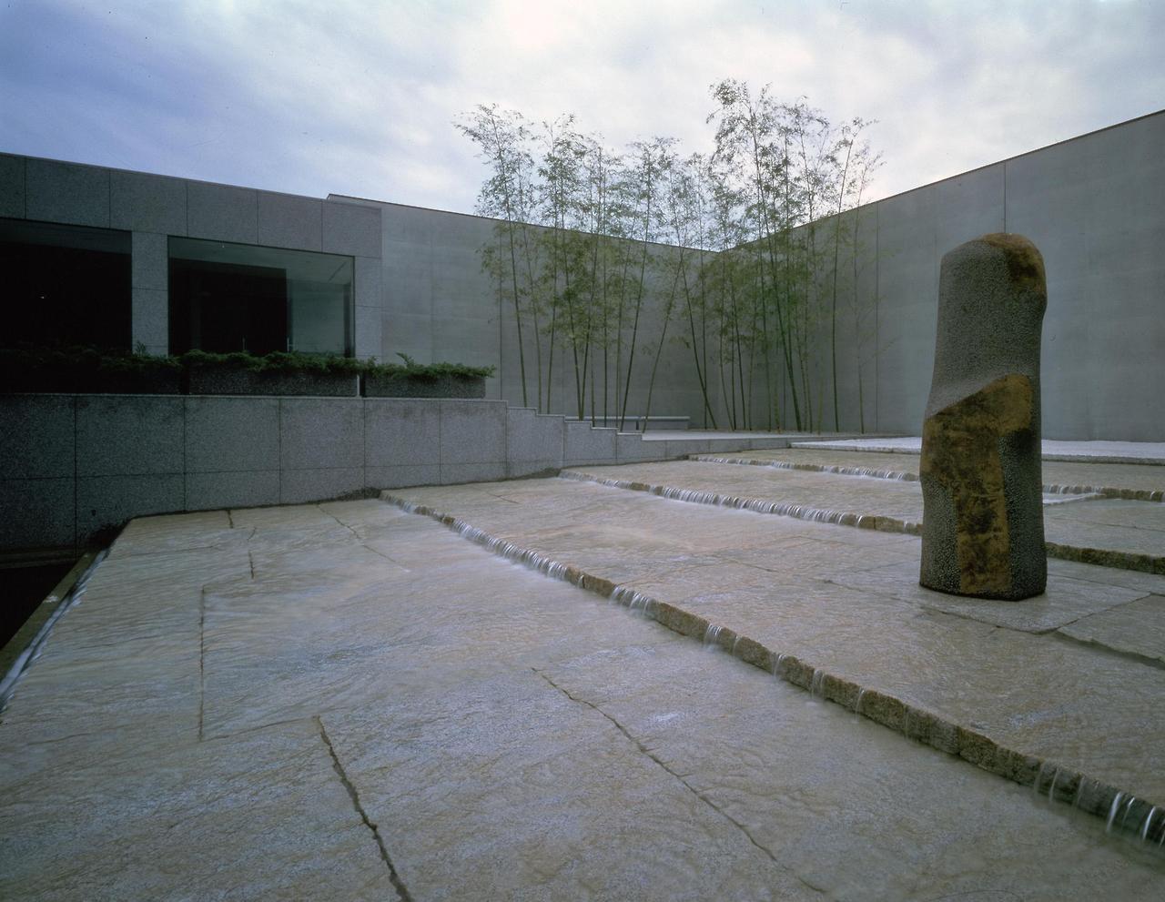 Archillect ID 371946