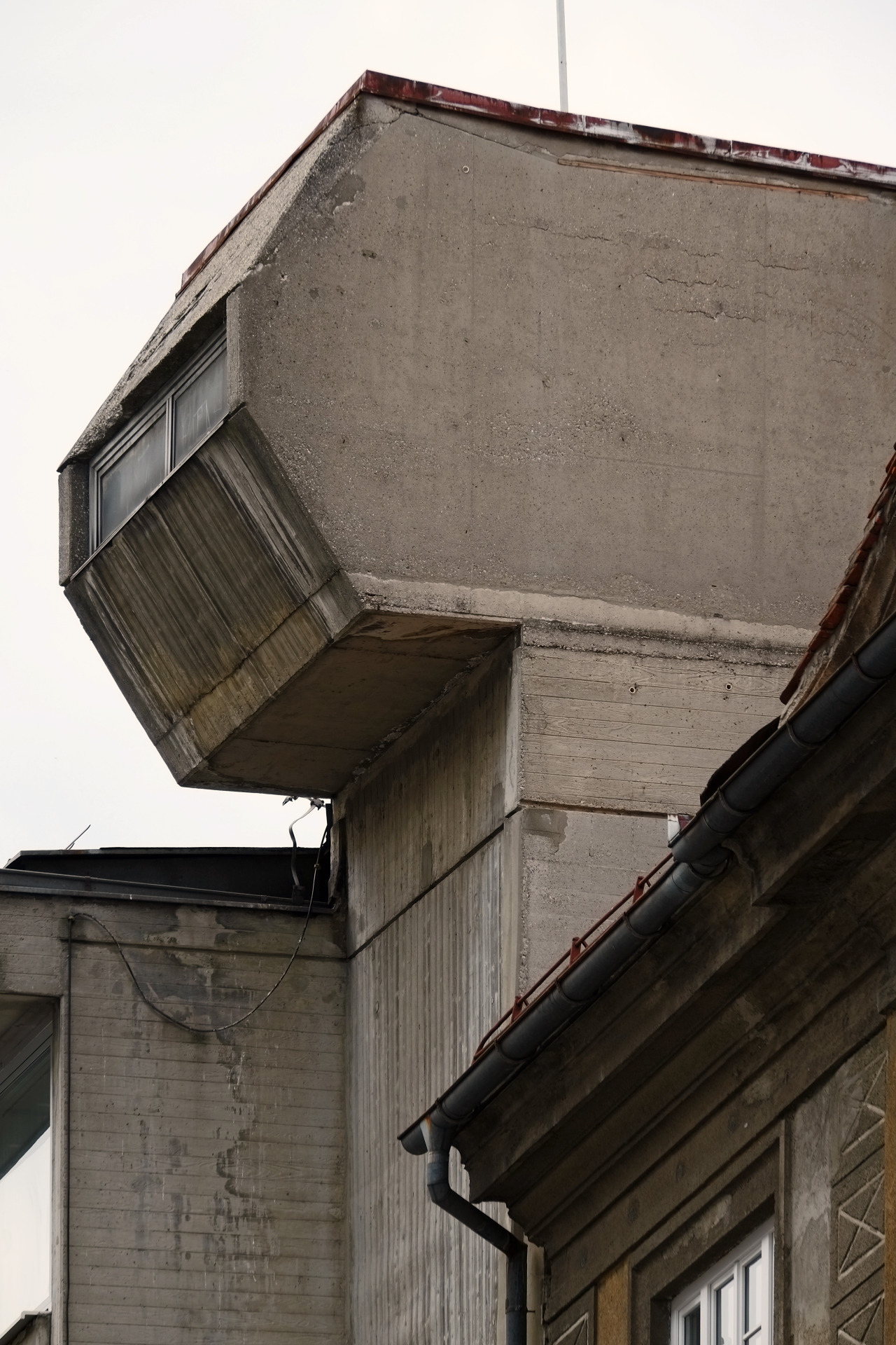 Archillect ID 371997