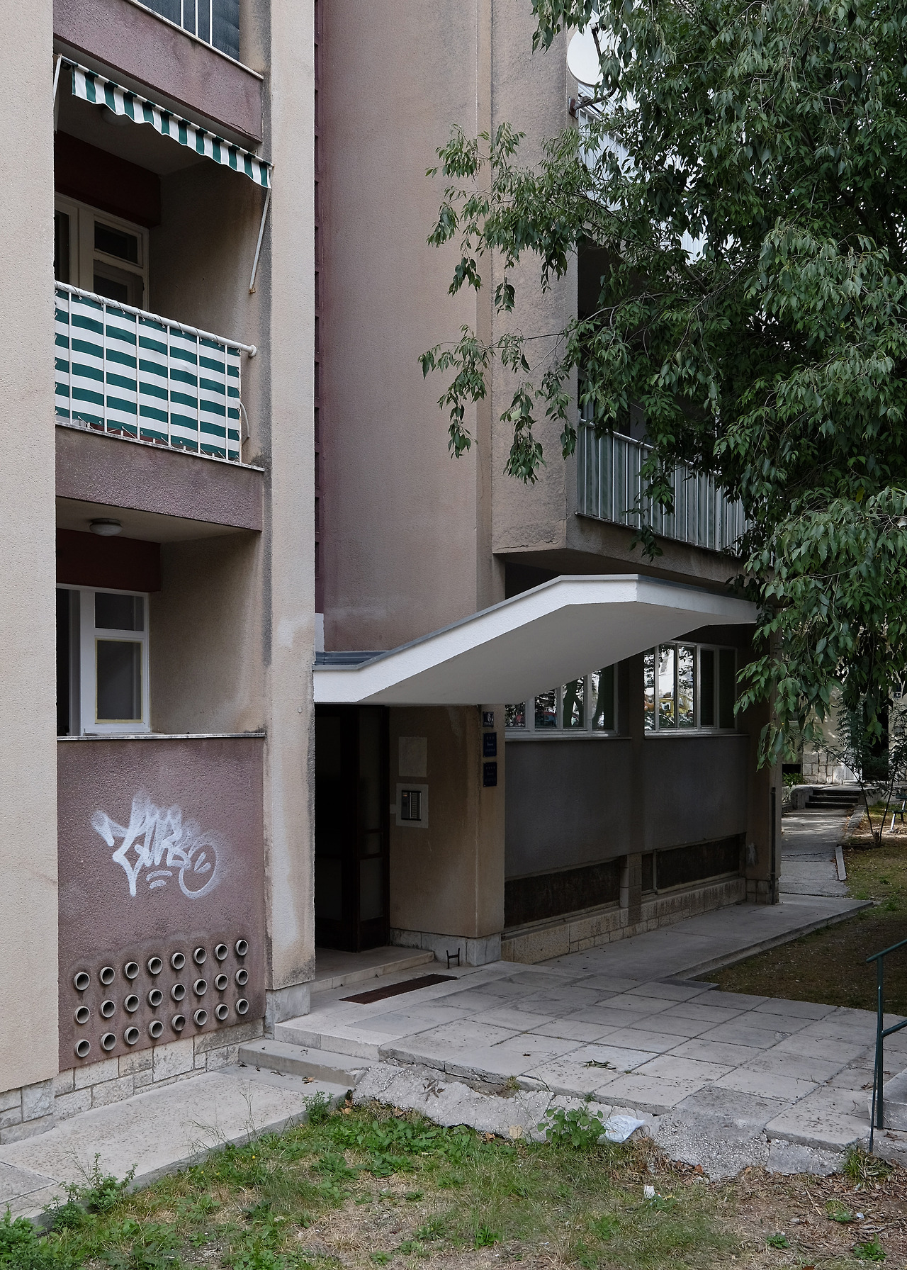 Archillect ID 372453