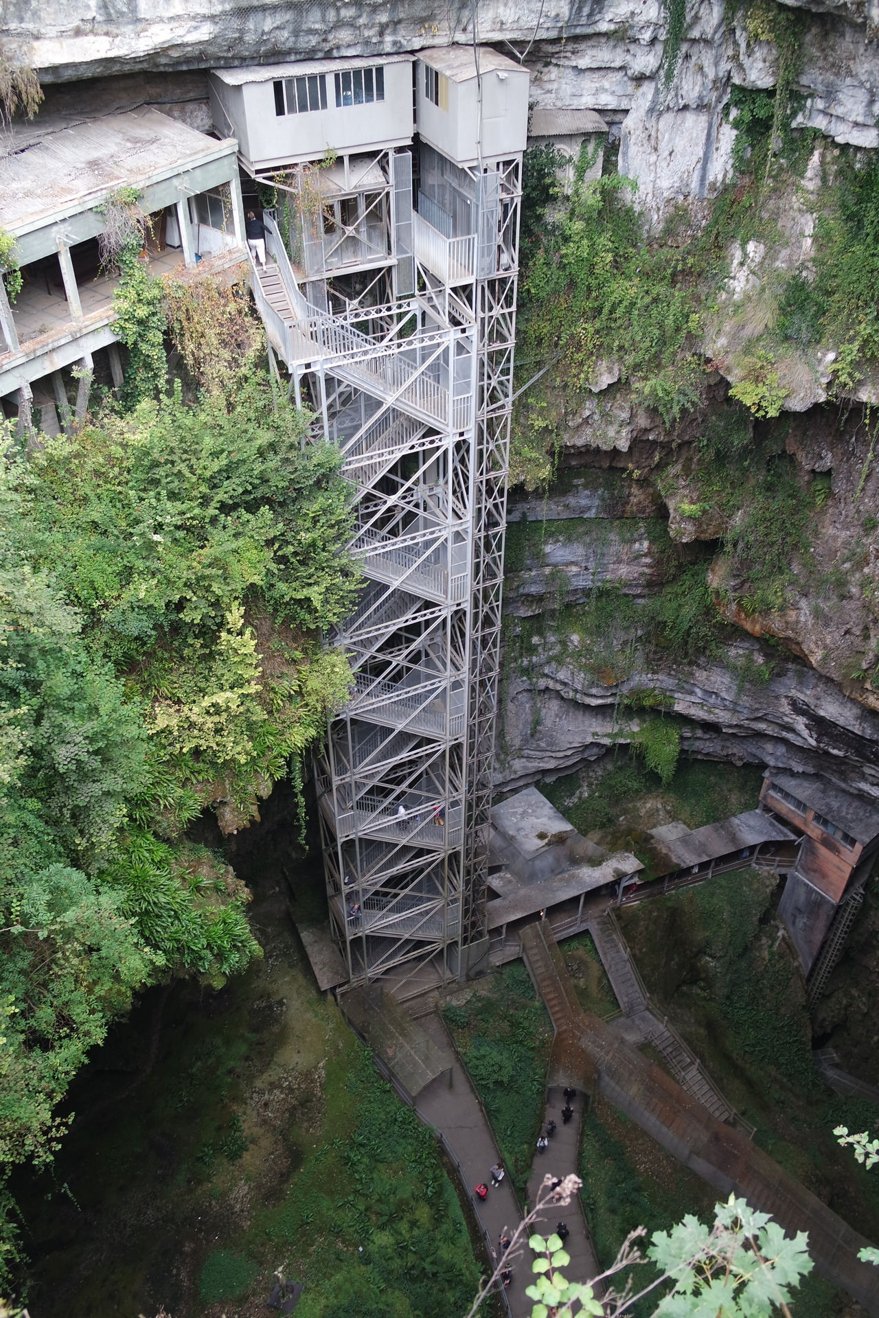 Archillect ID 373318