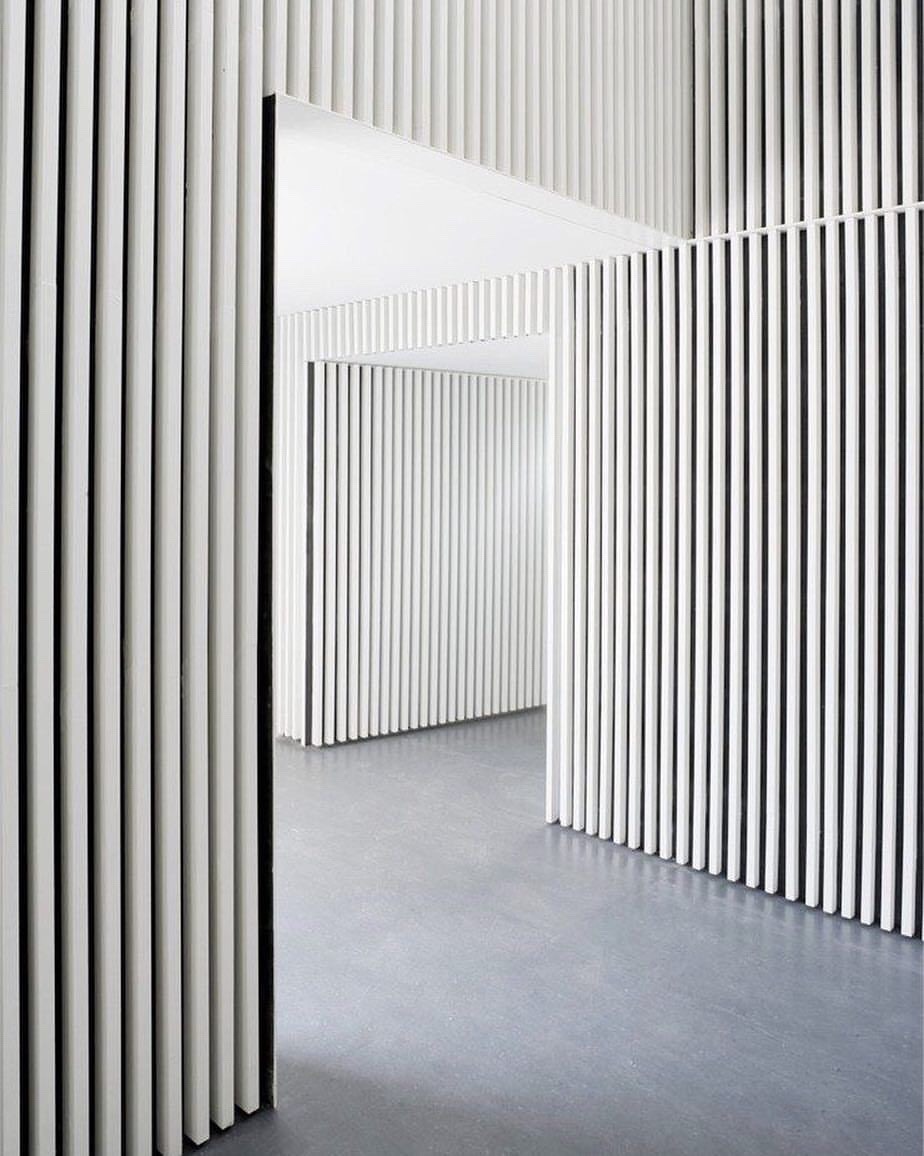 Archillect ID 374684