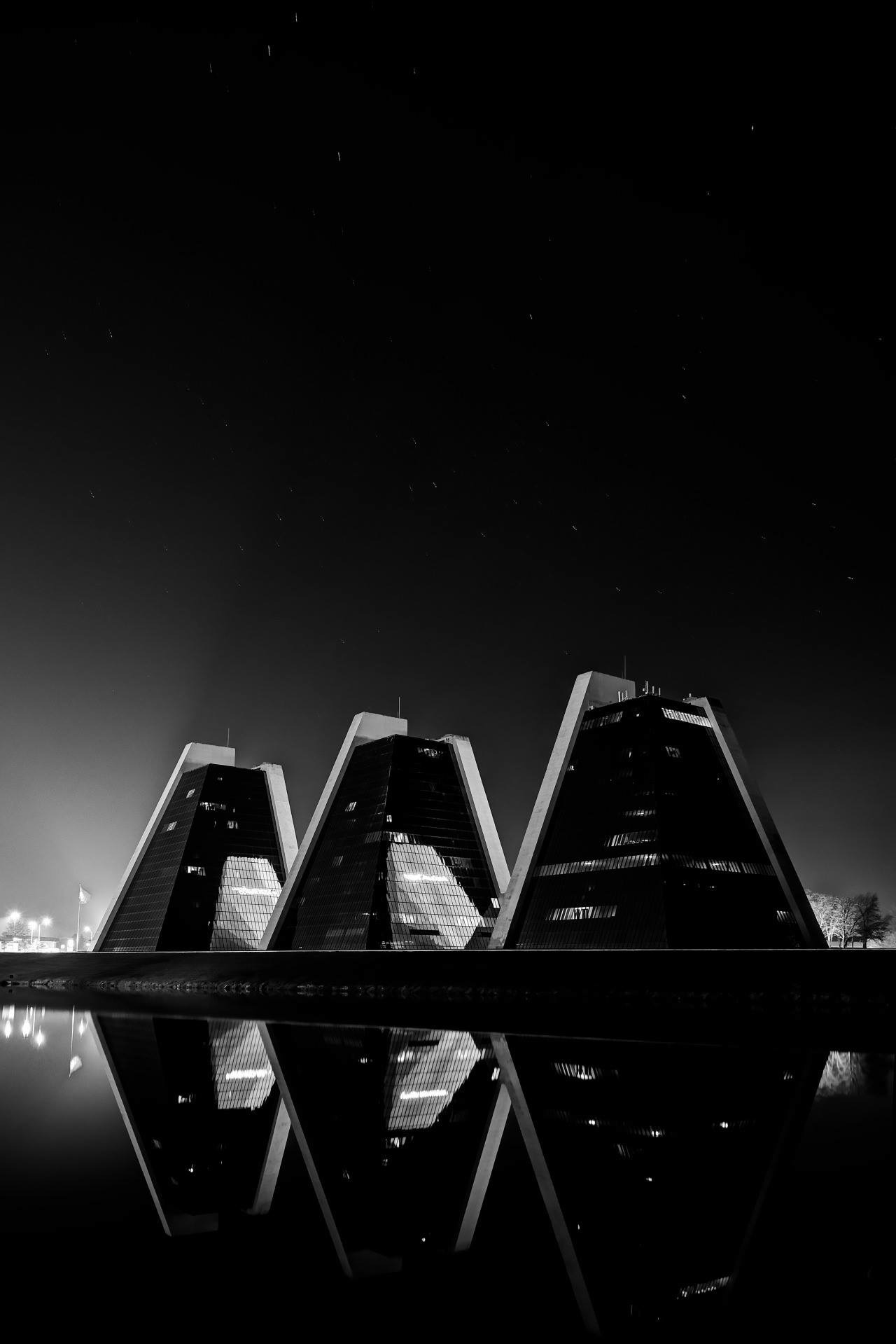 Archillect ID 375116