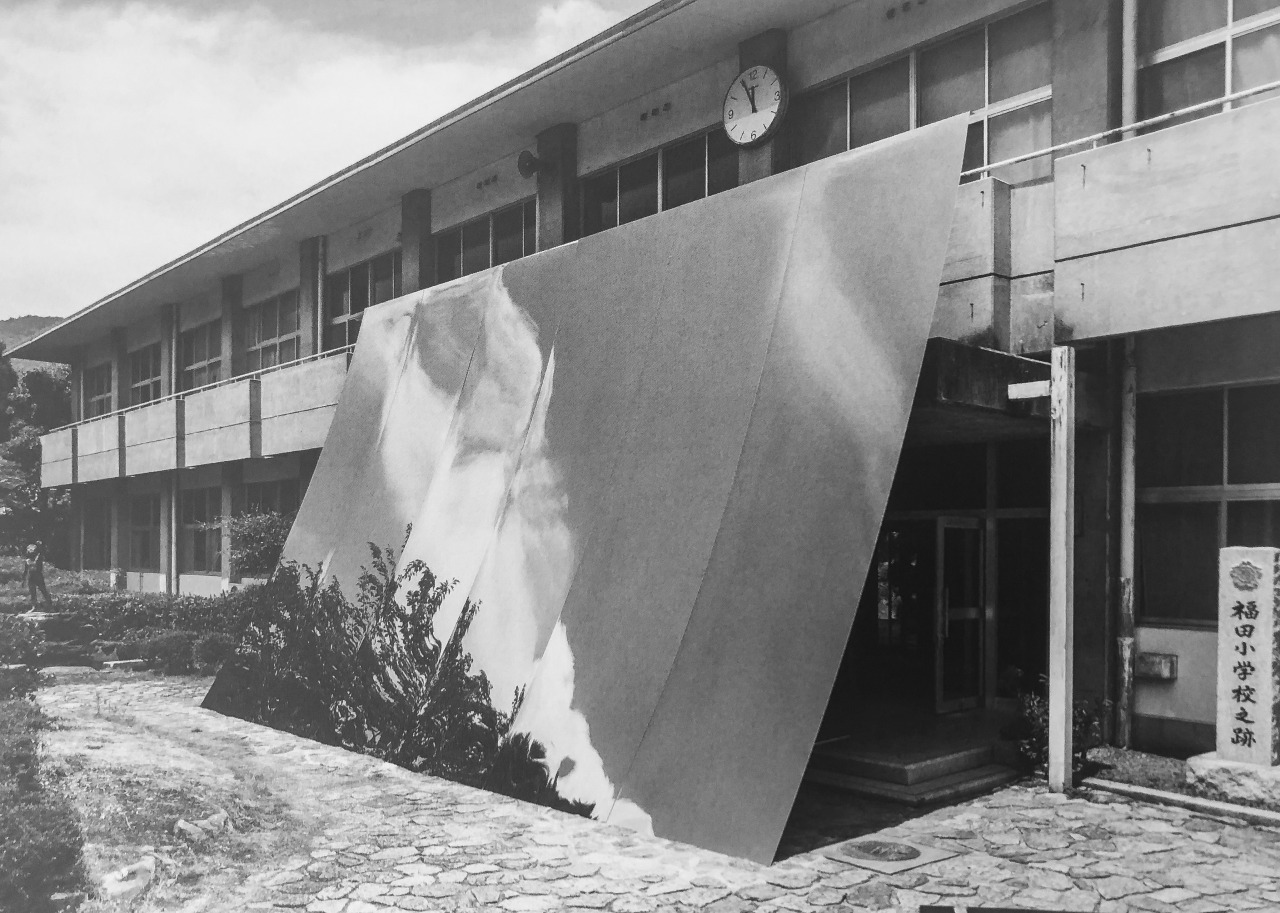 Archillect ID 375124