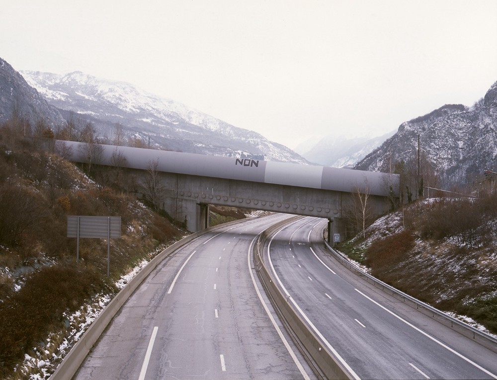 Archillect ID 375270