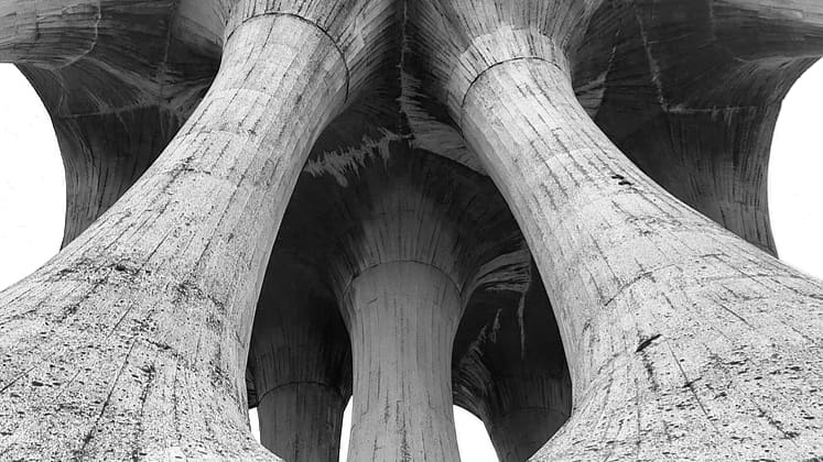 Archillect ID 375318