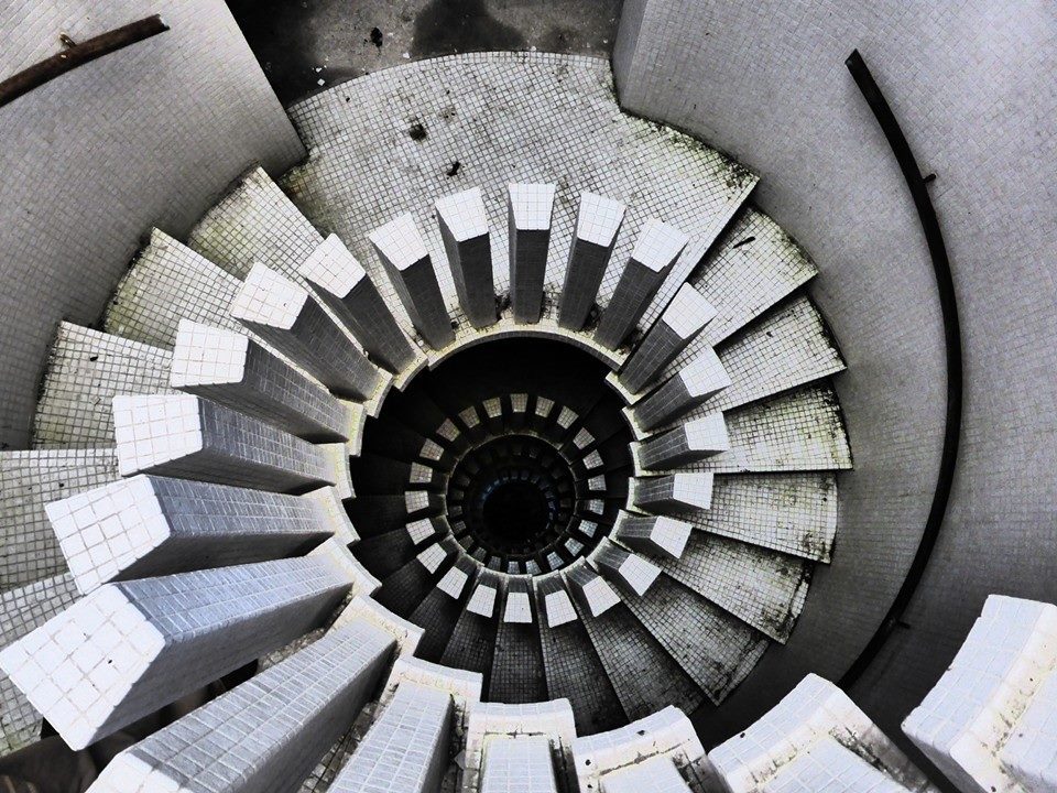 Archillect ID 375572