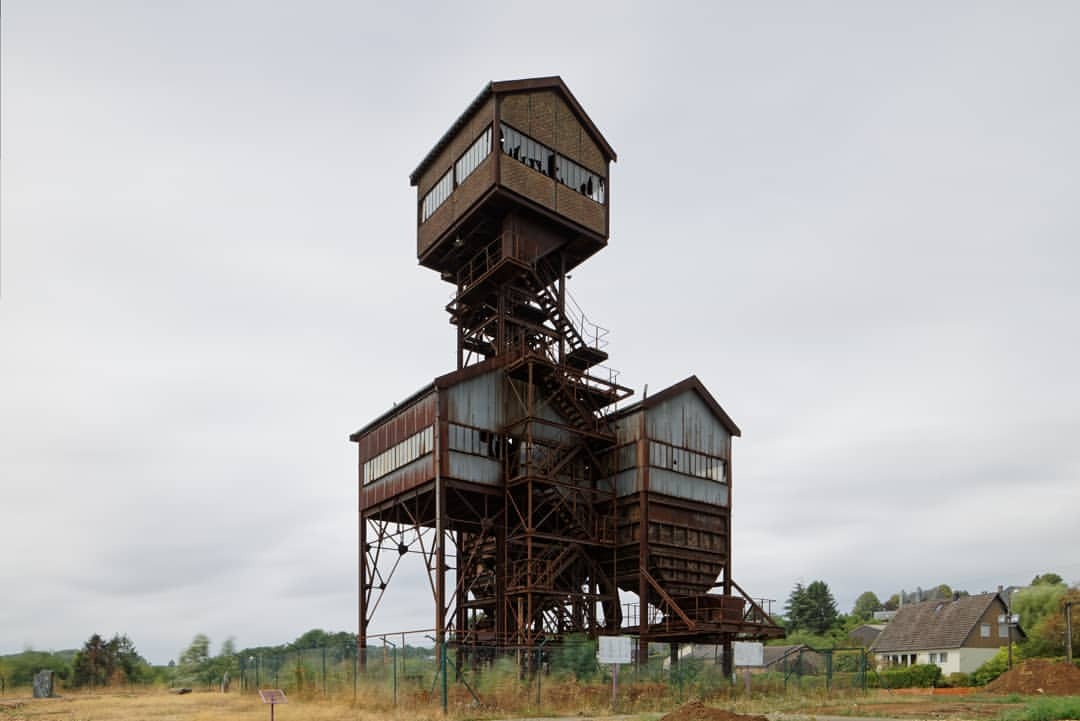 Archillect ID 375620