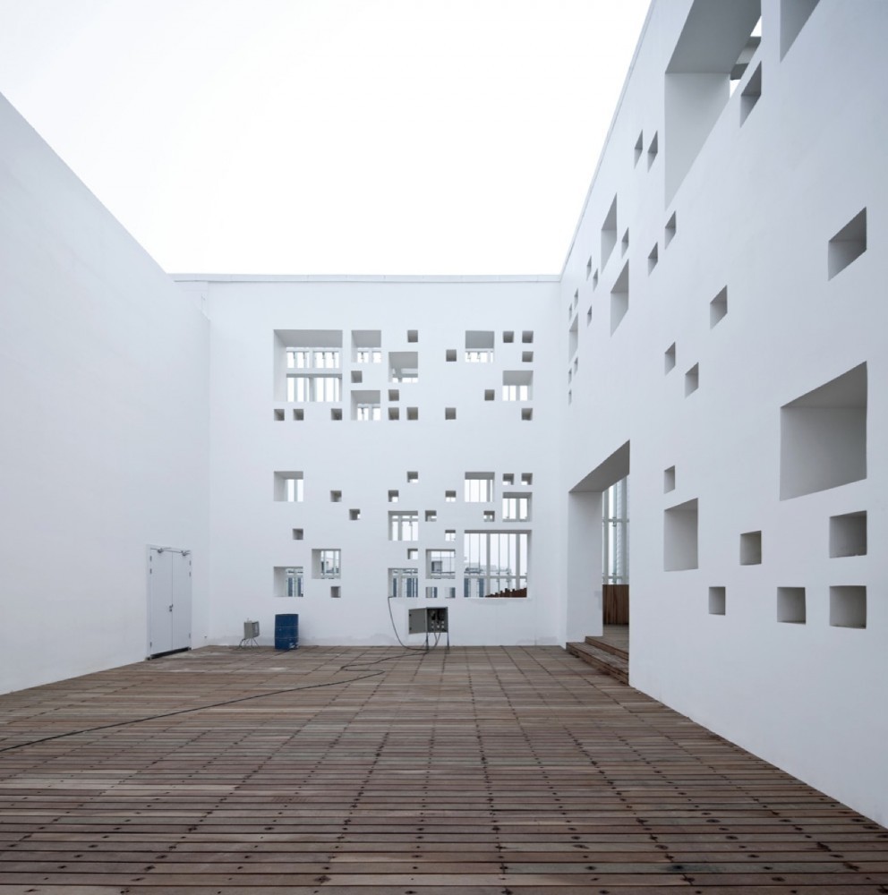 Archillect ID 375635