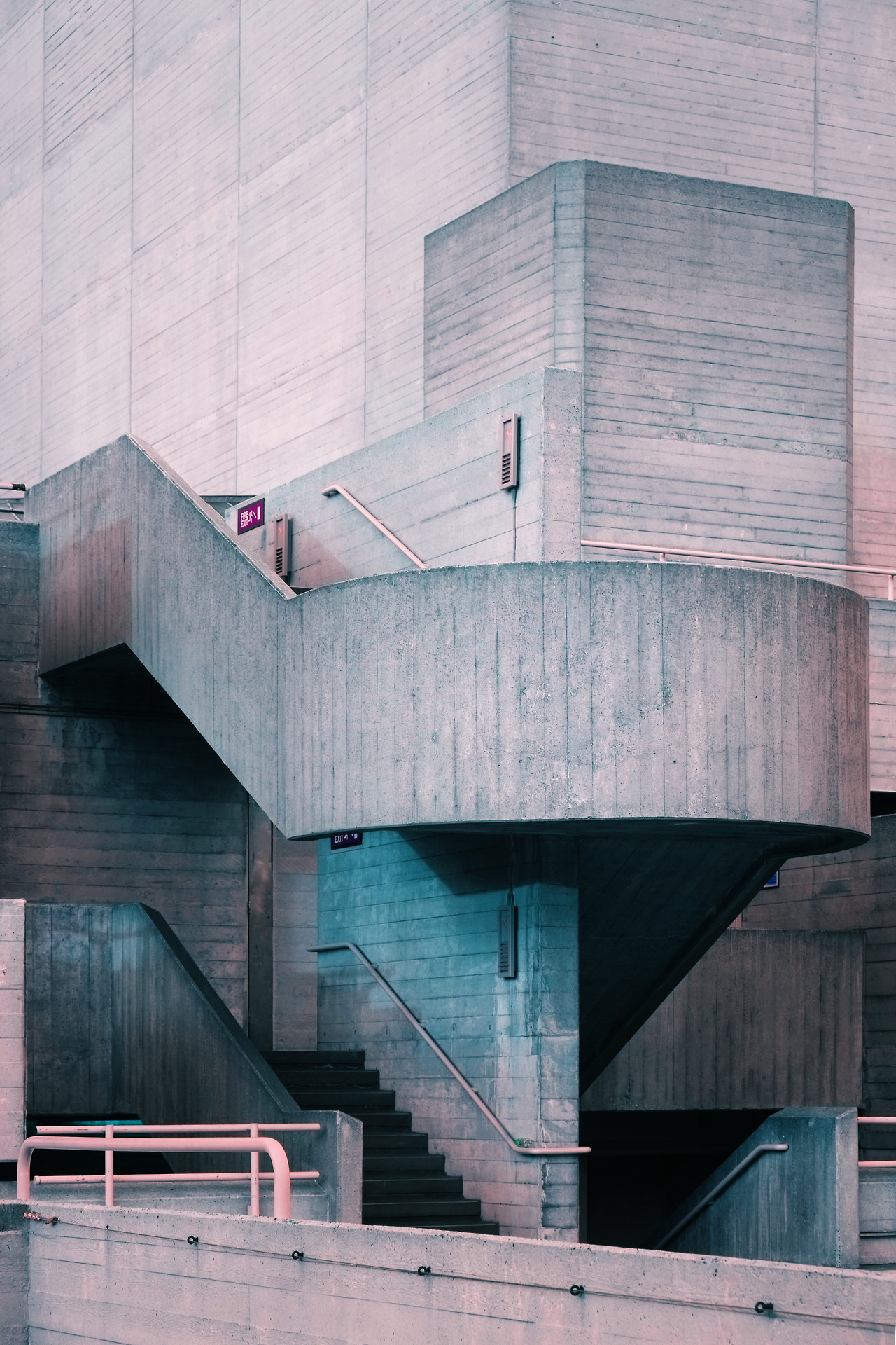 Archillect ID 375744