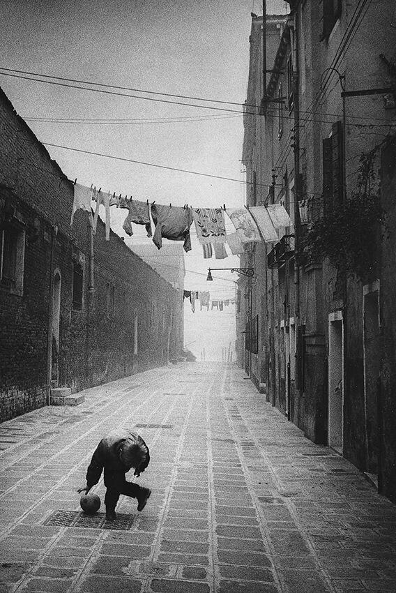 Archillect ID 375770