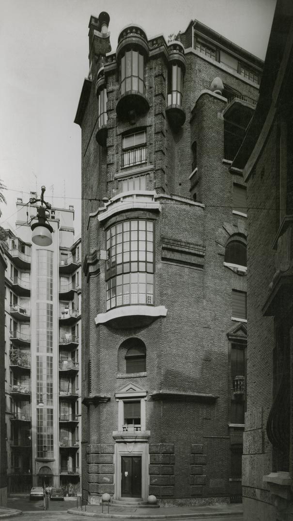 Archillect ID 375793