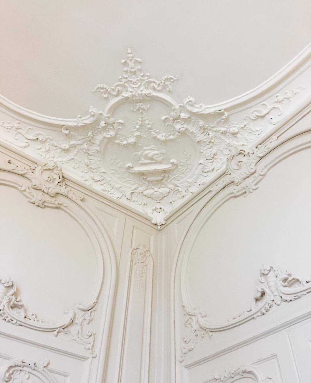 Archillect ID 375810