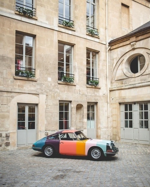 Archillect ID 375851