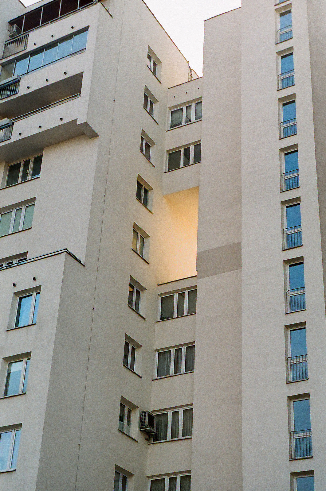 Archillect ID 376182