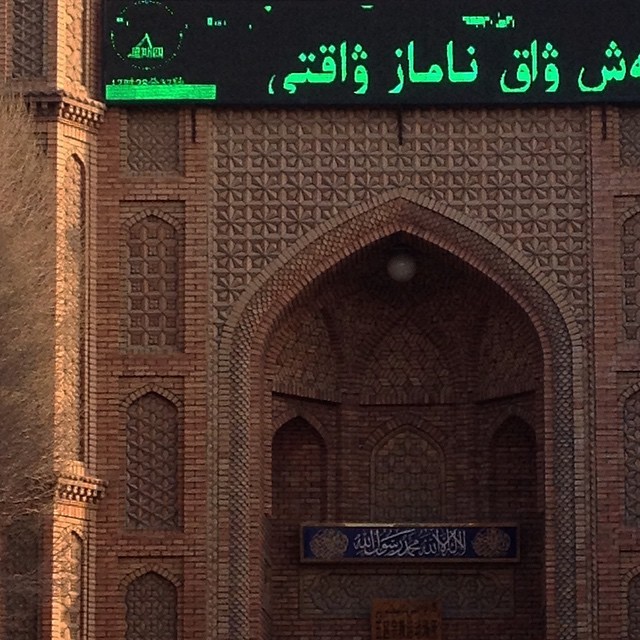 Archillect ID 376390