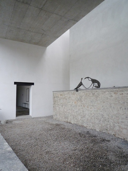 Archillect ID 376405