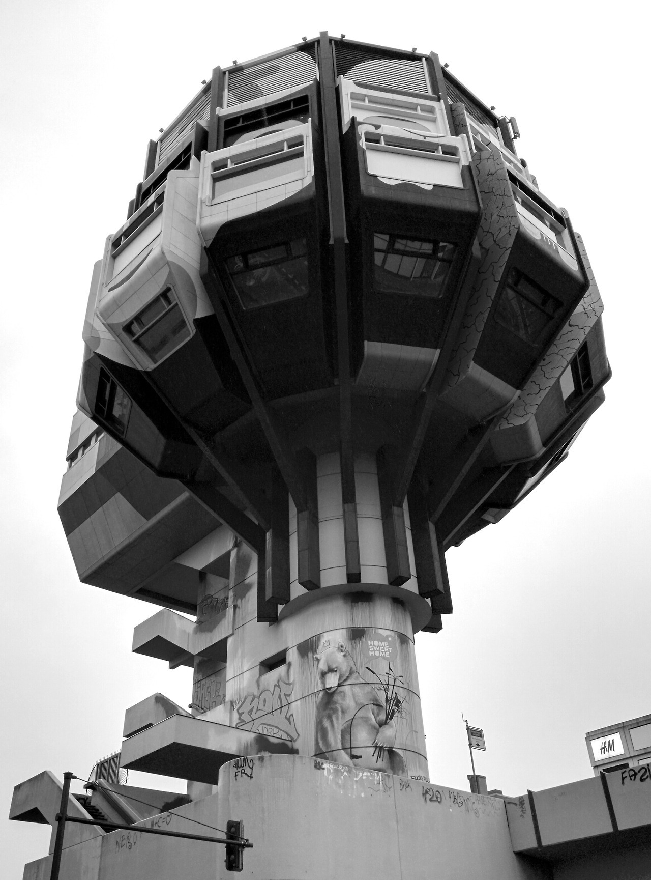 Archillect ID 376614