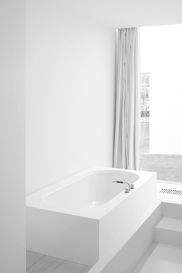 Archillect ID 376630