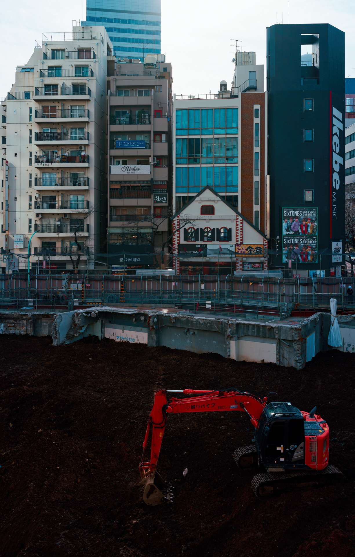 Archillect ID 376775