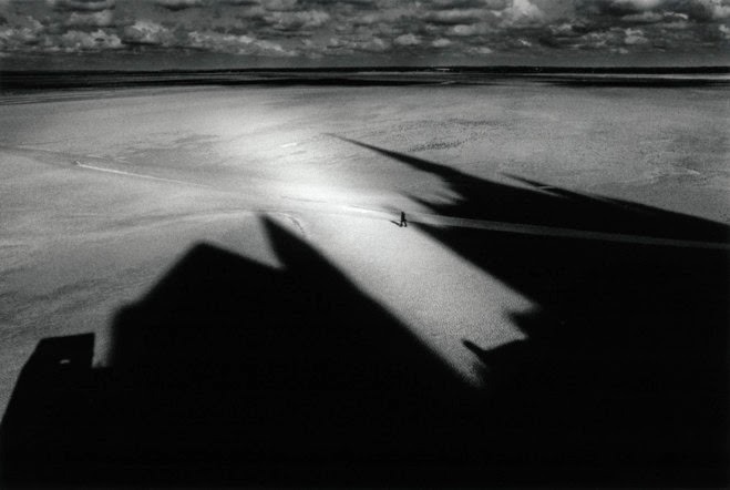 Archillect ID 378772