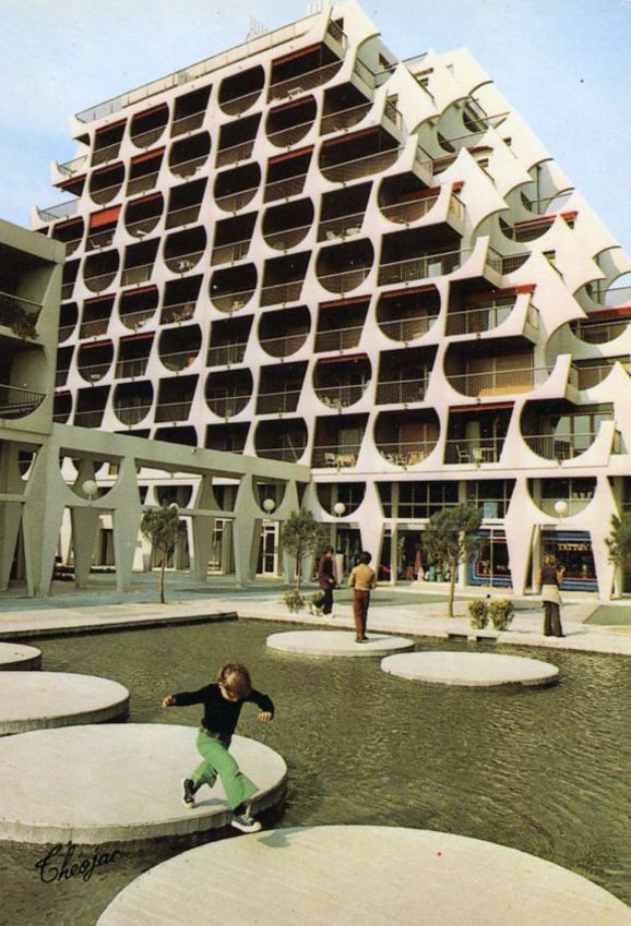 Archillect ID 379130