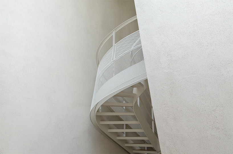 Archillect ID 379562