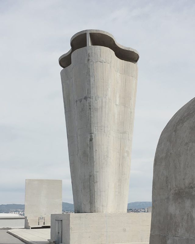 Archillect ID 379582