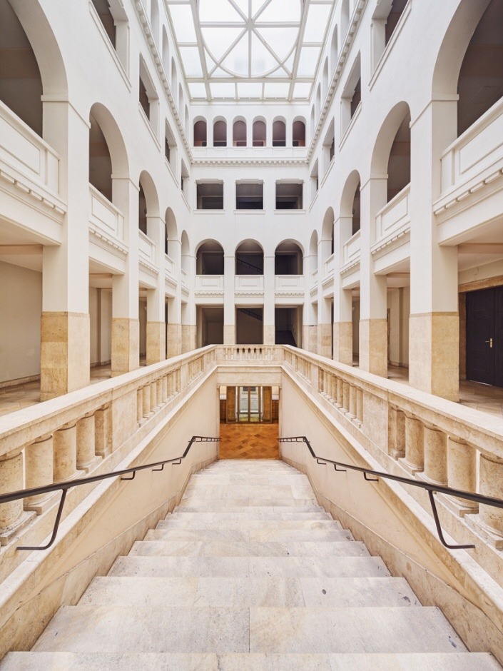 Archillect ID 379652