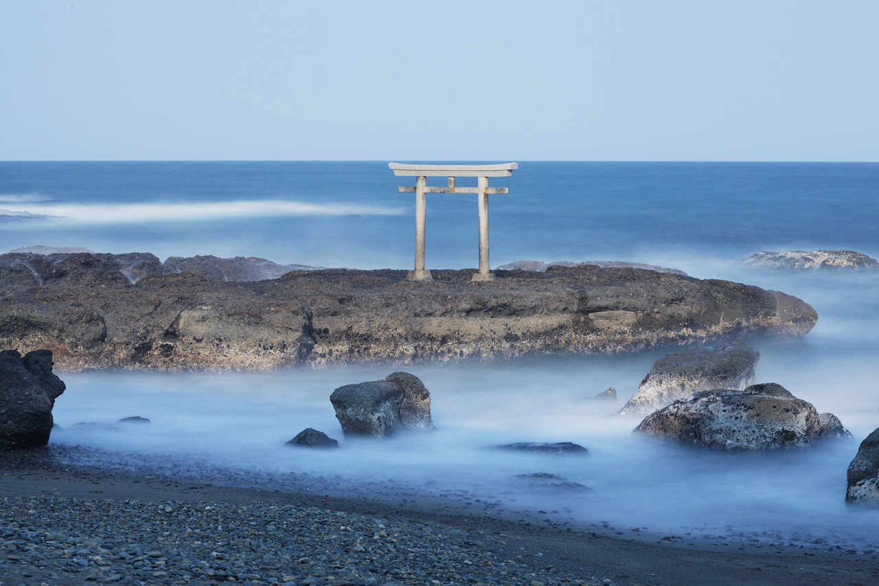 Archillect ID 379889