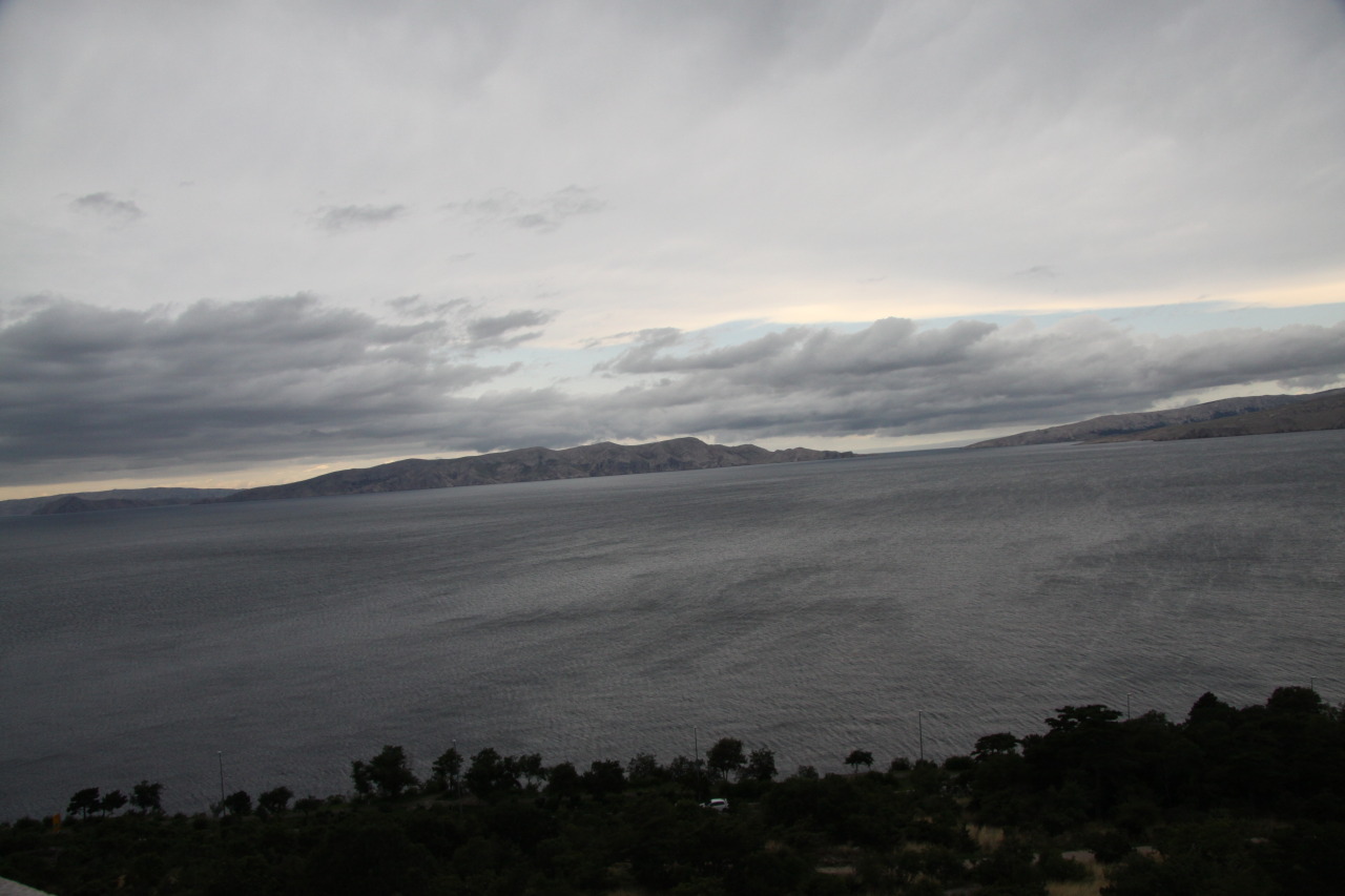 Archillect ID 379911