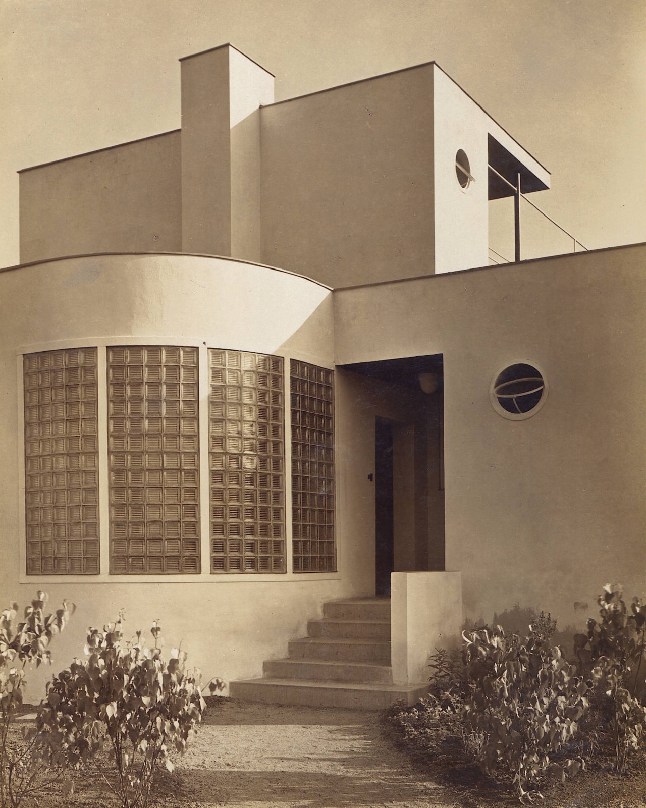 Archillect ID 380555