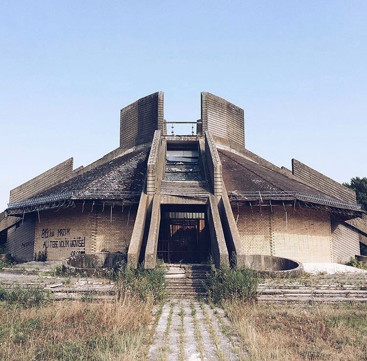 Archillect ID 380734