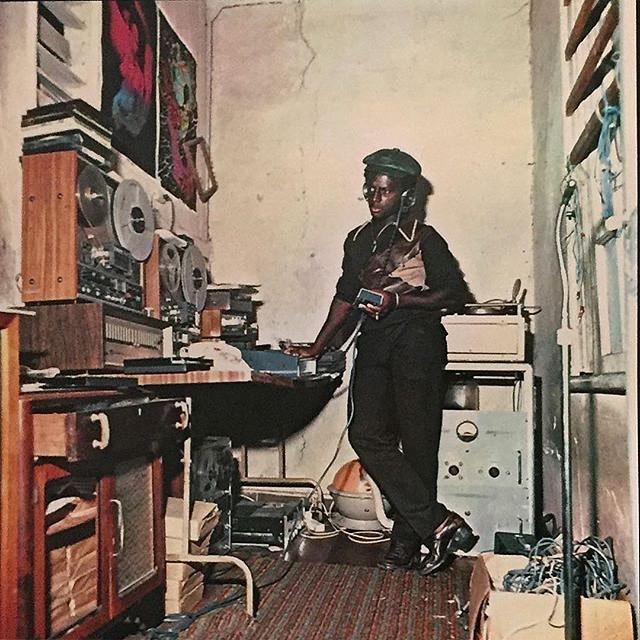 Archillect ID 381033