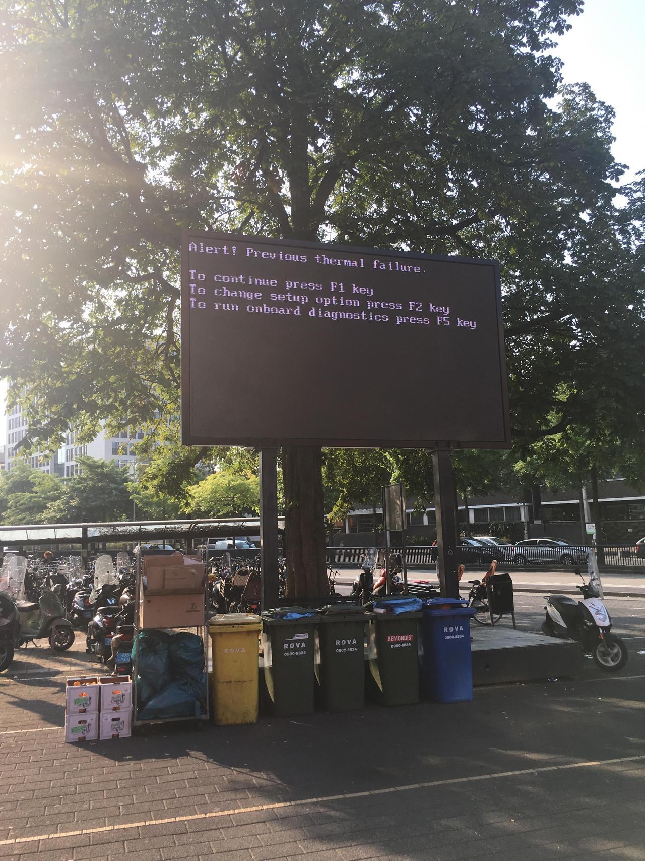 Archillect ID 381405