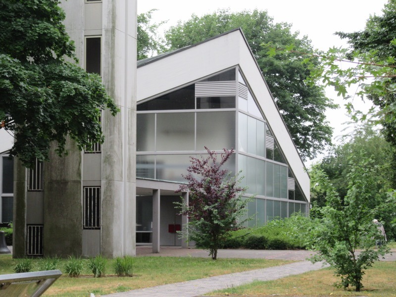 Archillect ID 381444