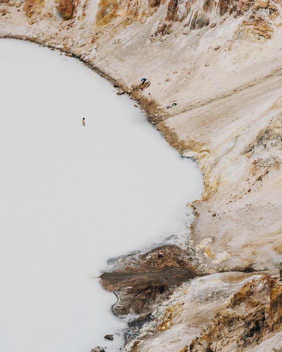 Archillect ID 381472