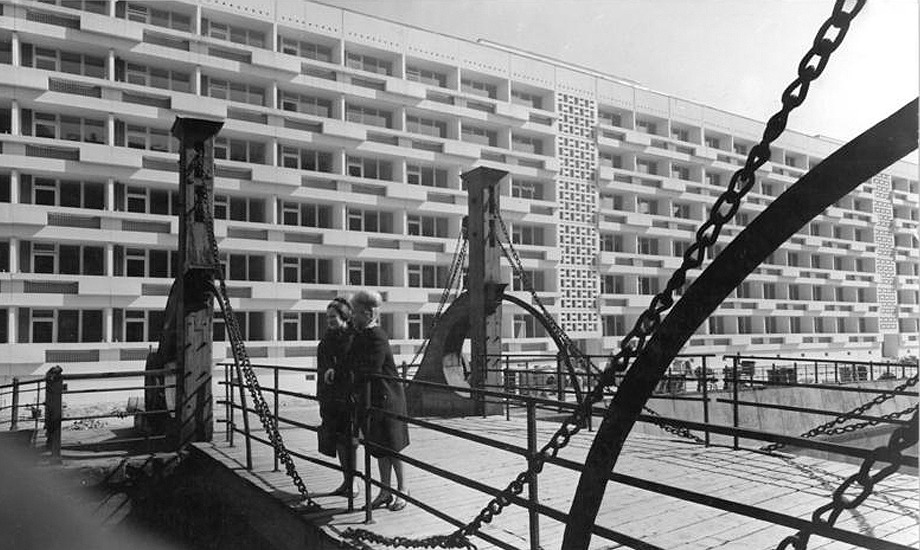 Archillect ID 382307