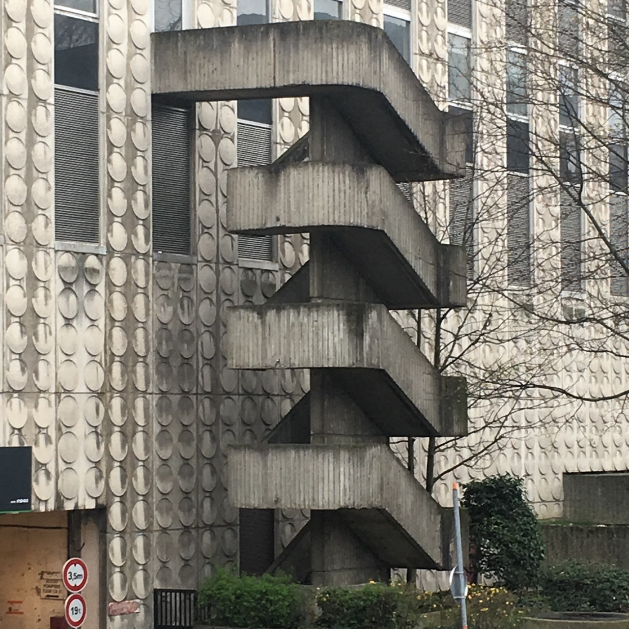 Archillect ID 382347