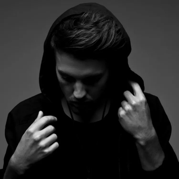 Archillect ID 382437