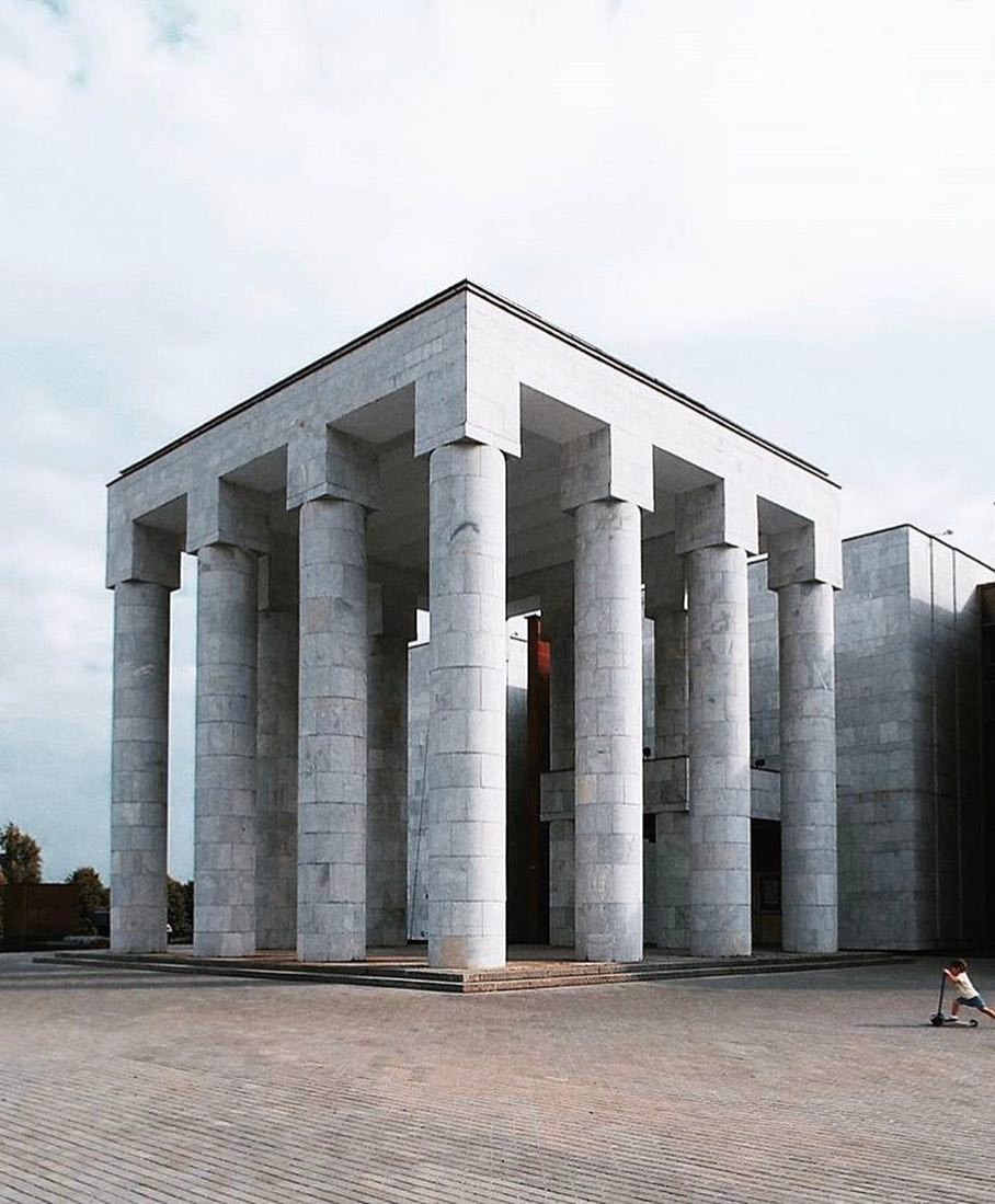 Archillect ID 382466