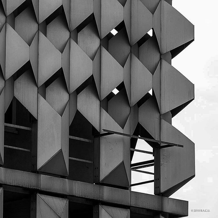 Archillect ID 382613