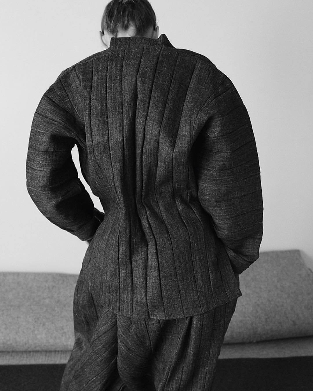 Archillect ID 382948