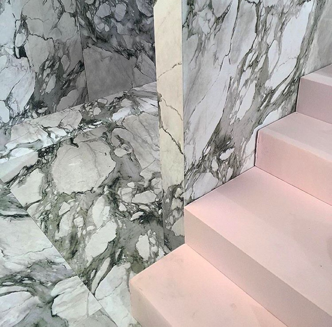 Archillect ID 383008