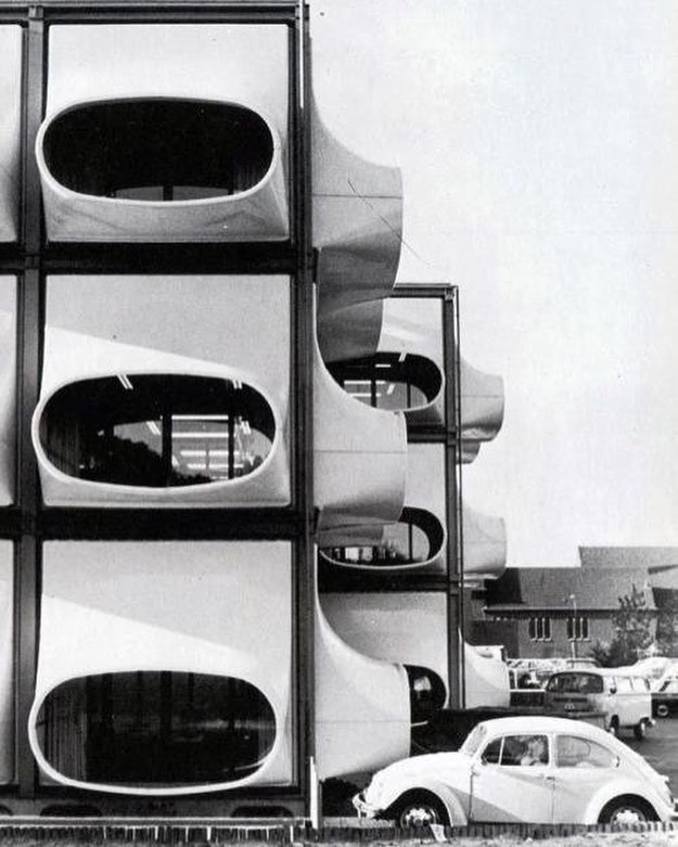 Archillect ID 383432