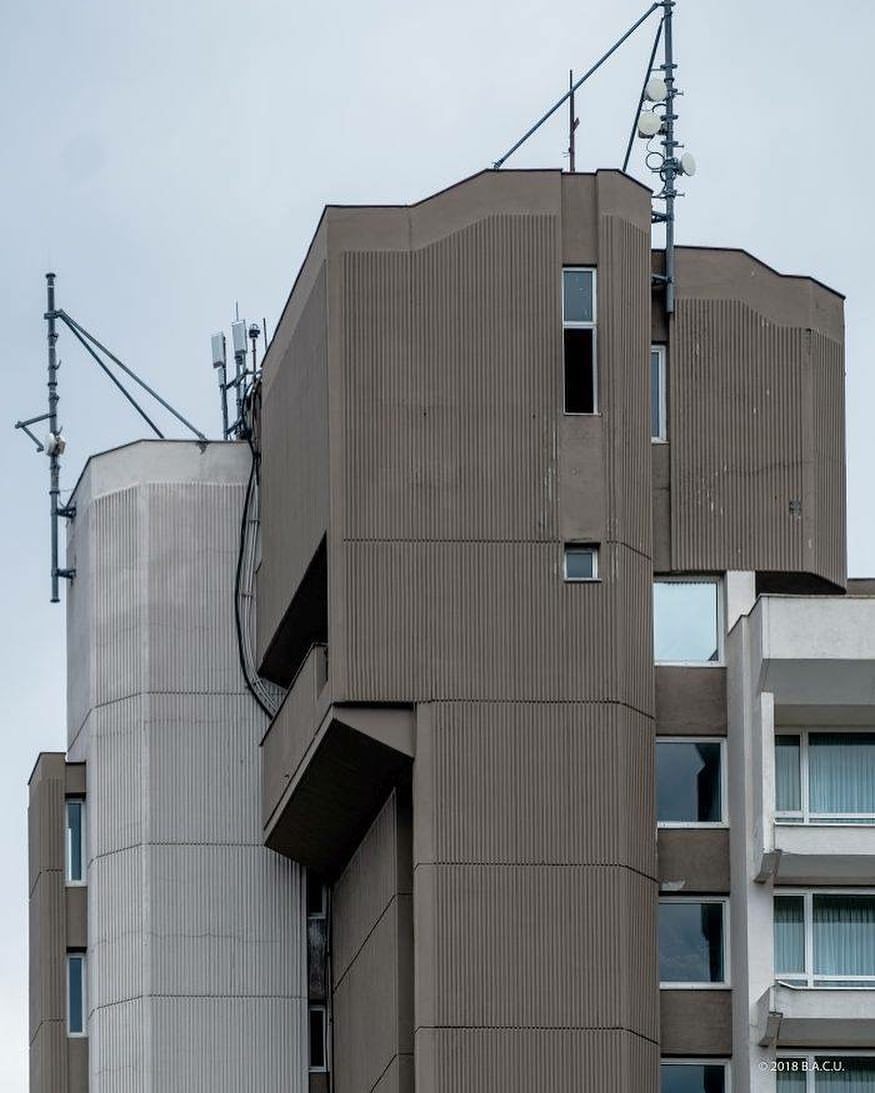 Archillect ID 383448