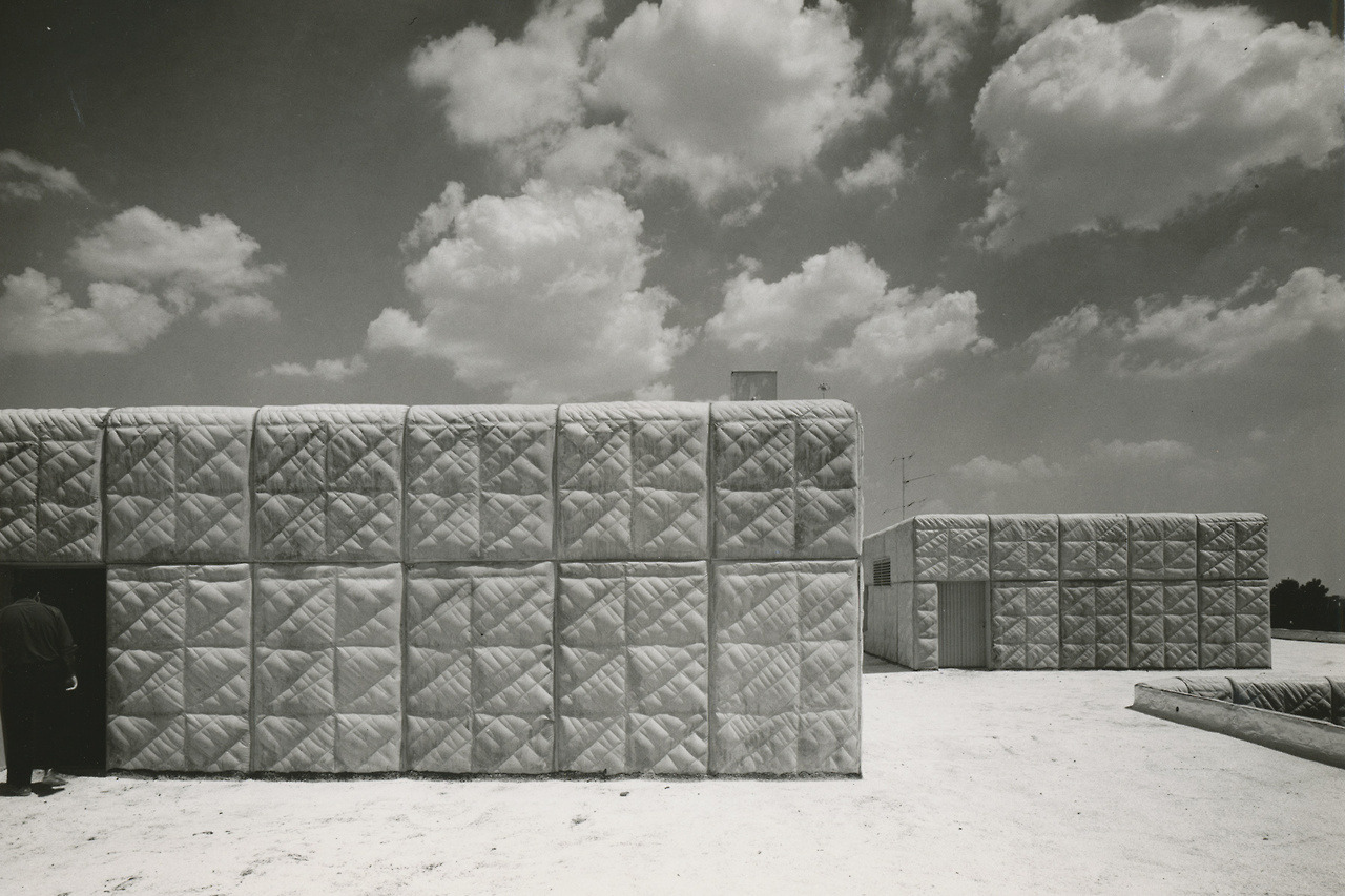 Archillect ID 383464