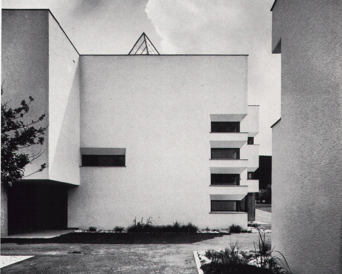 Archillect ID 383566