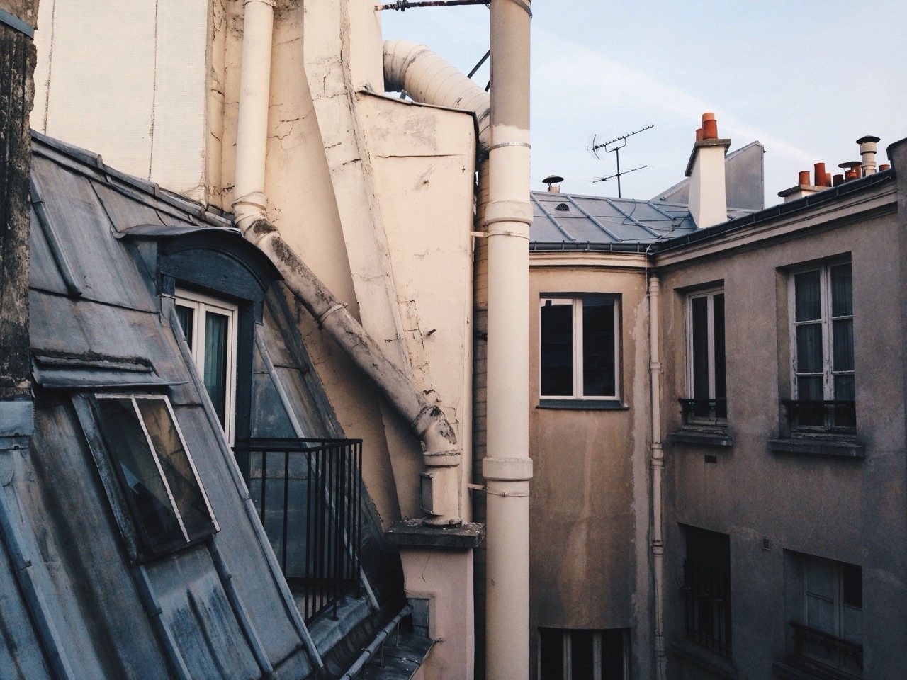 Archillect ID 383772