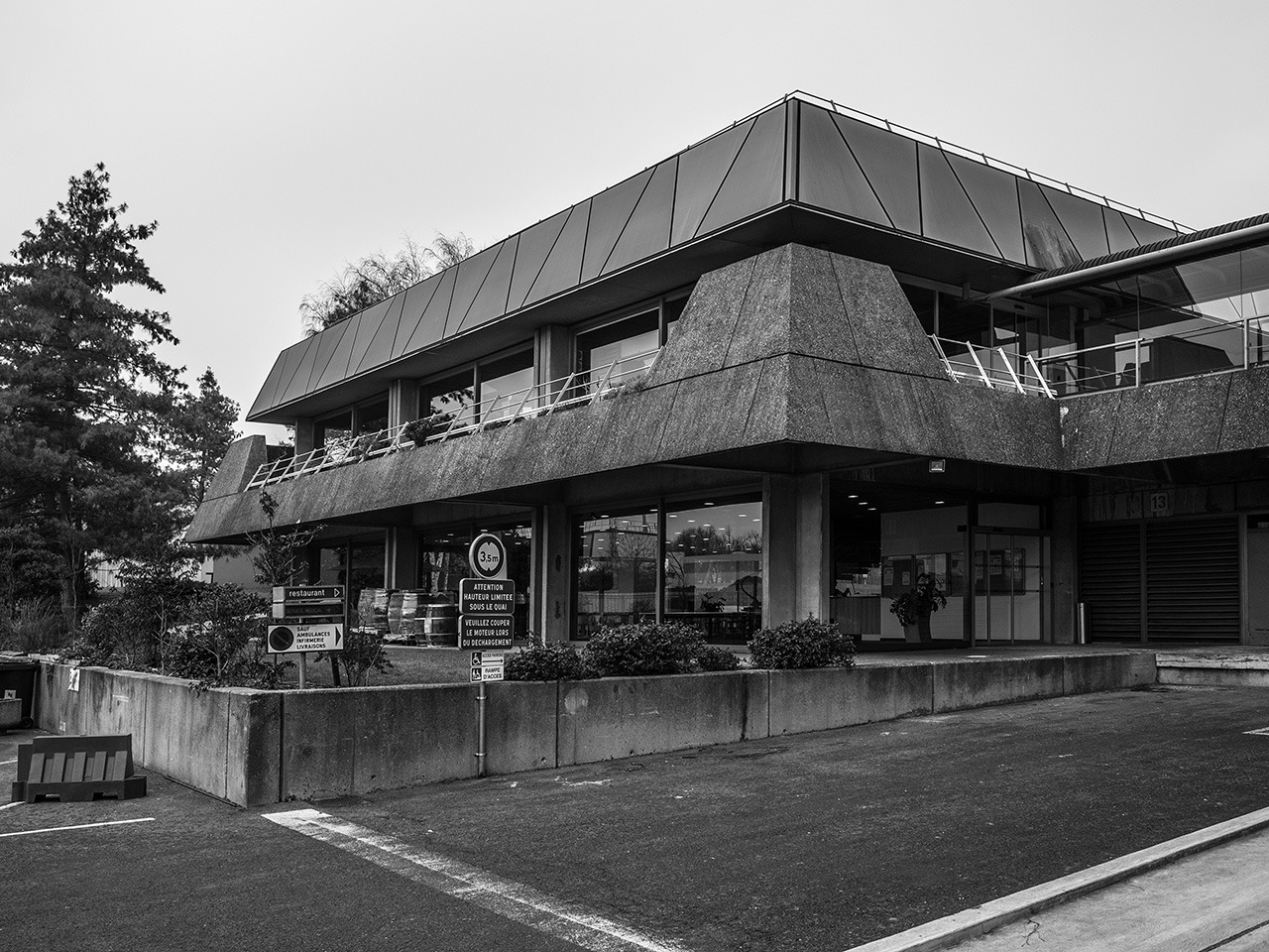 Archillect ID 383913