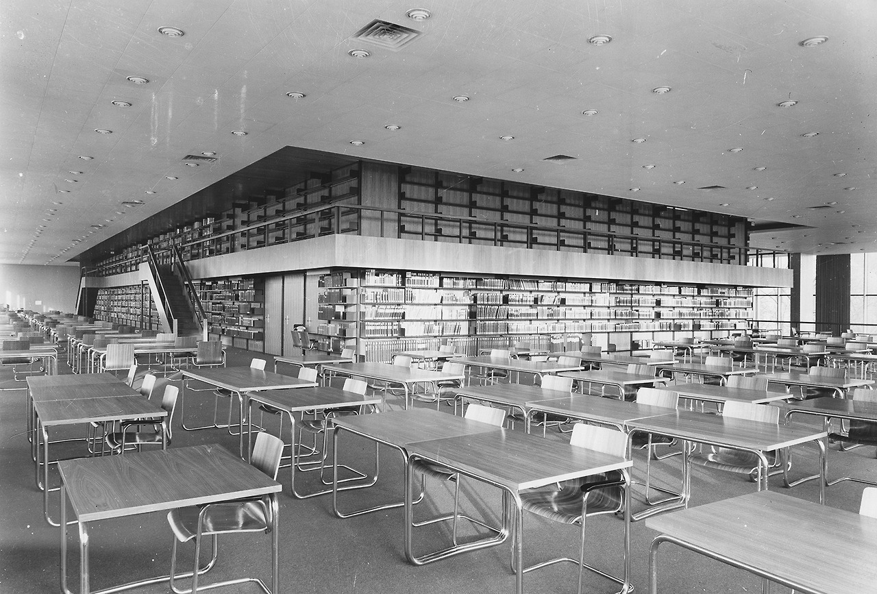 Archillect ID 384021